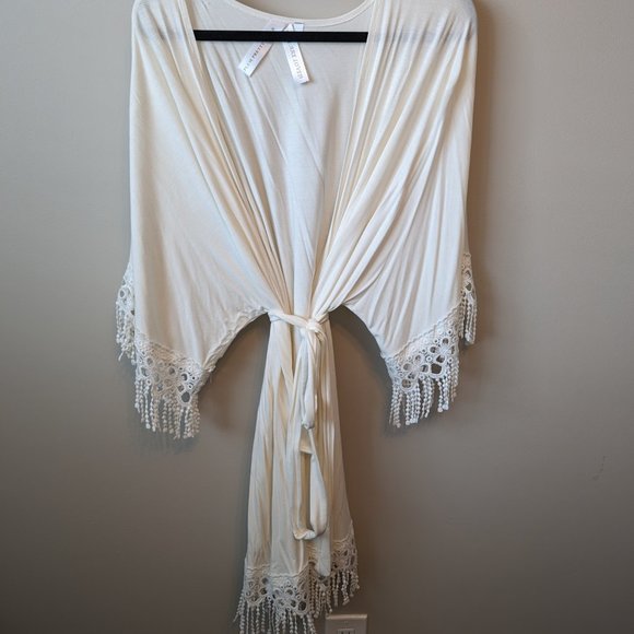 Plum Pretty Sugar White Robe / Beach Cover Up - Picture 1 of 3